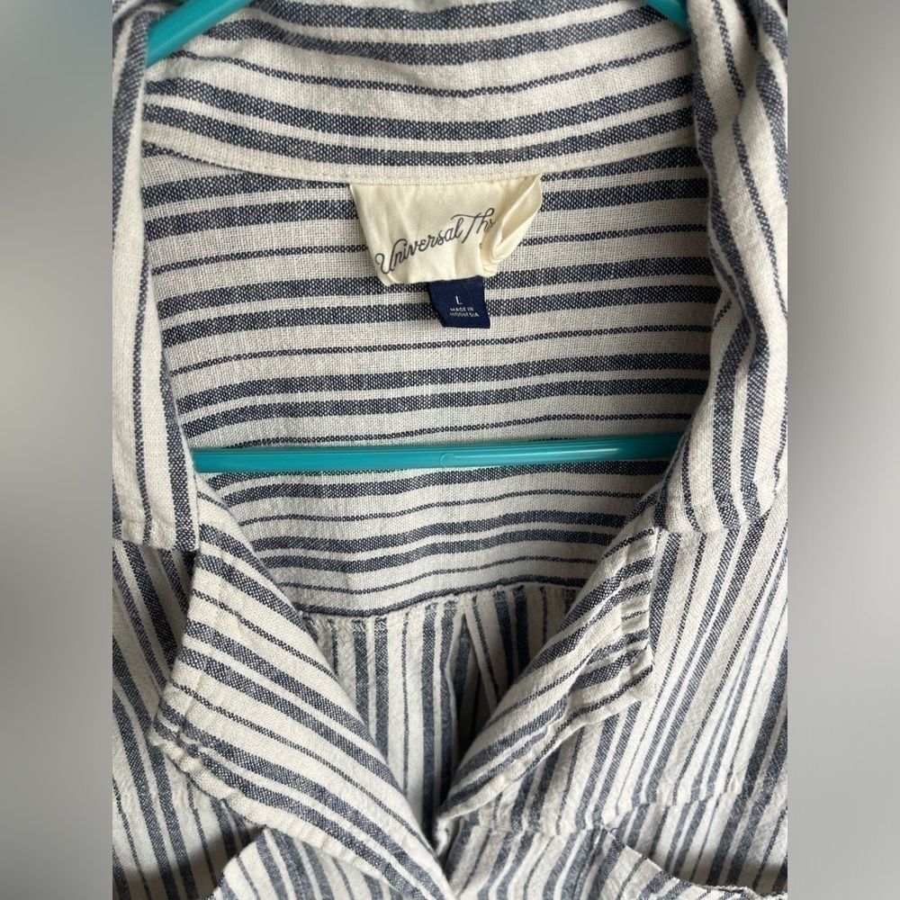 Universal Threads Button Up Size Large - image 3